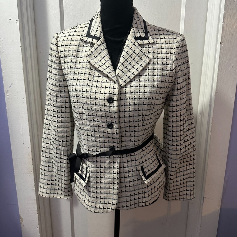 Perceptions Vintage White and Black Blazer in 8‎
